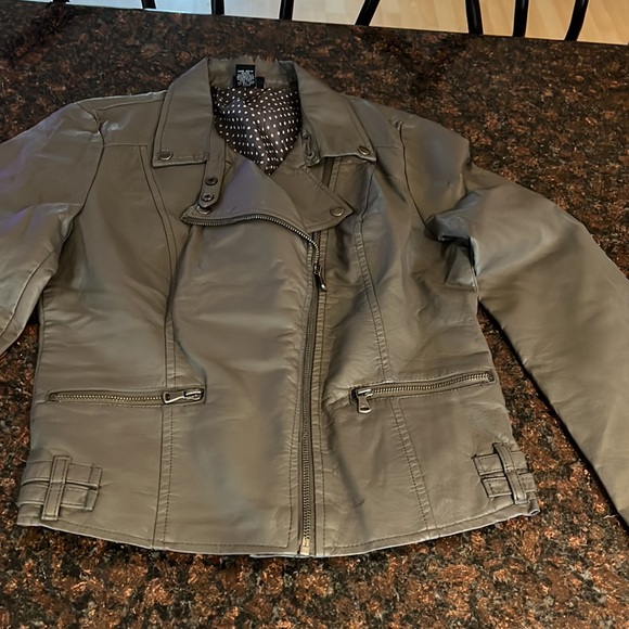 Cute leather jacket - Picture 5 of 5